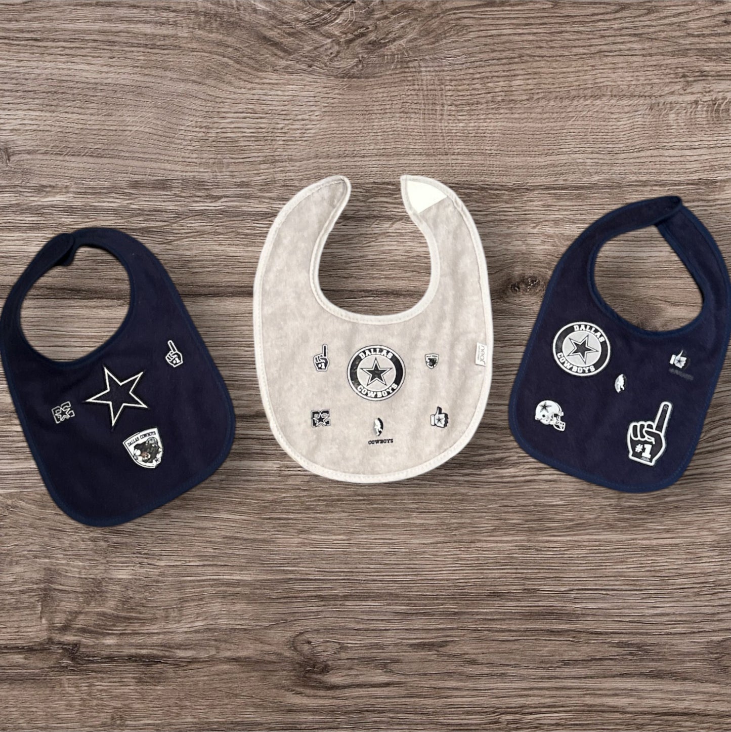 Bibs for Baby/Toddlers - Cartoon Character and Sports Teams