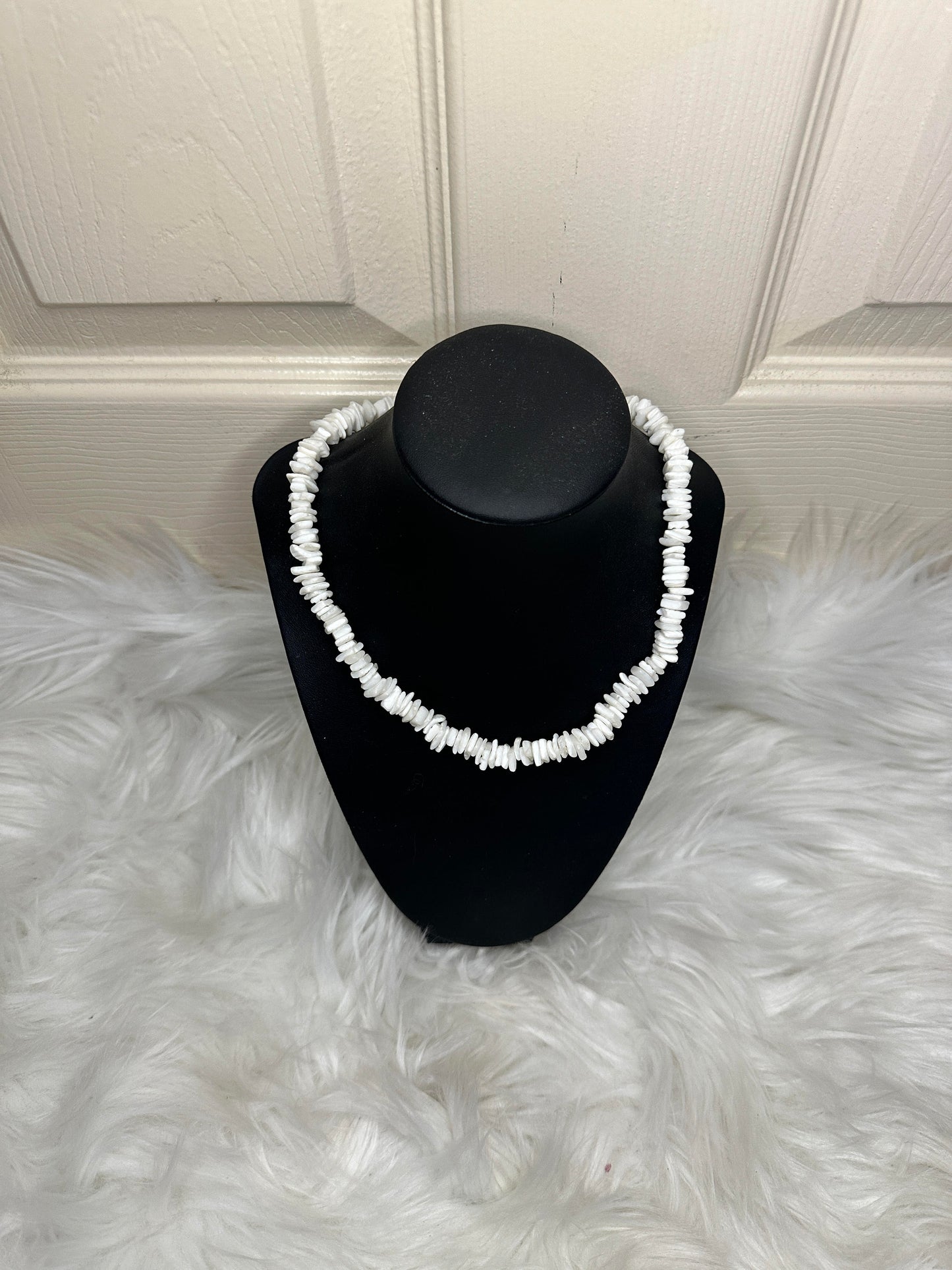 Shell Choker White Color Ladies Necklace